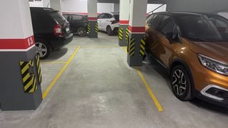 Aparcament cotxe  Carrer durquinaona. Plaza de aparcamiento con f�cil acceso