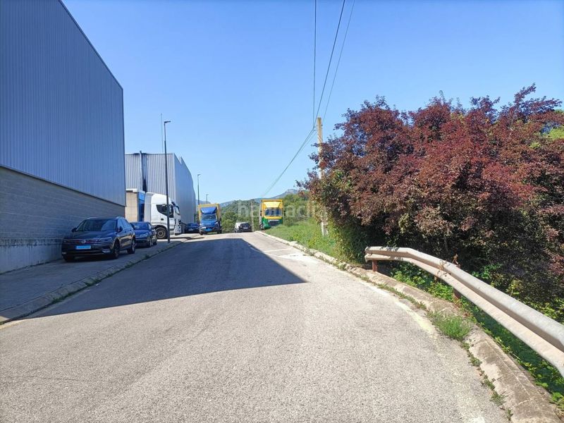 Foto ec0d5232-1232-4777-873e-fe24993b9bcf. Solar industrial a avenida granera 54 a Sant Llorenç Savall