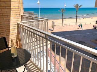 Apartamento en Carrer garcia lorca 1. Apartamento reformado en primera línea de playa