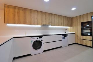 Rez-de-chaussée à Avenida de las américas 11. Apartamento de estilo moderno en guardamar del segura