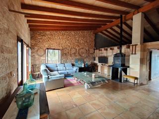 Casa a Manacor Centre. Casa rstica con 221 m2 y parcela 7.281 m2 entre manacor y felan