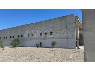 Lloguer Nau industrial a Bunyola. Nave industrial con 8.000 m2 construidos y 21.144 m2 de solar en