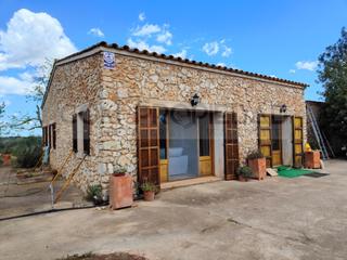 Casa a Manacor Centre. Casa rústica con 221 m2 y parcela 7.281 m2 entre manacor y felan