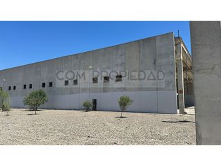 Lloguer Nau industrial a Bunyola. Nave industrial con 8.000 m2 construidos y 21.144 m2 de solar en