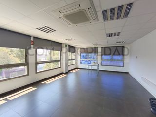 Miete Büro in Sa Indioteria Urbà. Oficina 49 m2 en edificio moderno de oficinas polígono son caste
