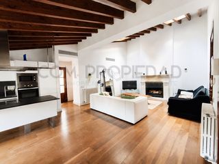 Rent Flat in La Seu. Selecto piso con 2 hab. y parking junto a la catedral de palma