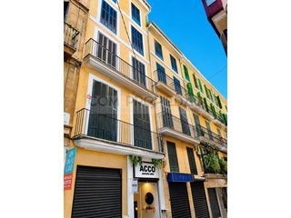 Building in Cort. Parte de un edificio de 4 plantas a reformar con 289 m2 cerca ay