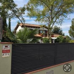 Xalet  Carrer de can prat. Xalet a 4 vents  amb unes fantàstiques vistes   de 3 habitacions