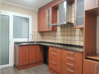 Pis  Carrer de sant mag. Piso  conservado de 4  habitacions, ideal famlies !