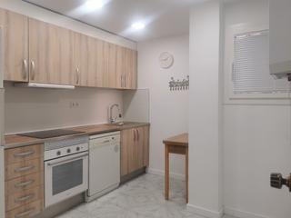 Appartement  Carrer de la comtessa ermessenda. Pis reformat de 3 habitacions ;1 doble i 2 individuals.