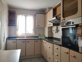 Piso  Carrer de pau casals. Pis impecable  d'origen amb 4 habitacions 