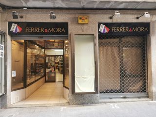 Lloguer Local Comercial a Carrer de sobrerroca 6. Local comercial a tocar a l'ajuntament!