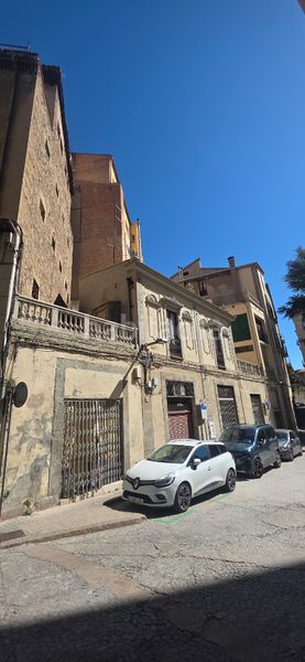 Foto 2f849981-15b2-4125-9049-16c6ca4ed3e4. Edifici a carrer de sant miquel 35 a Barri Antic Manresa