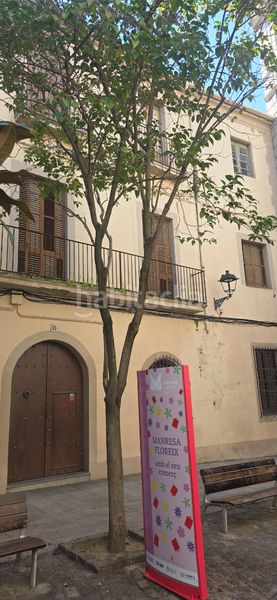 Foto 6868a332-ff57-48ba-8864-3090bec03297. Edifici a carrer de sant miquel 35 a Barri Antic Manresa