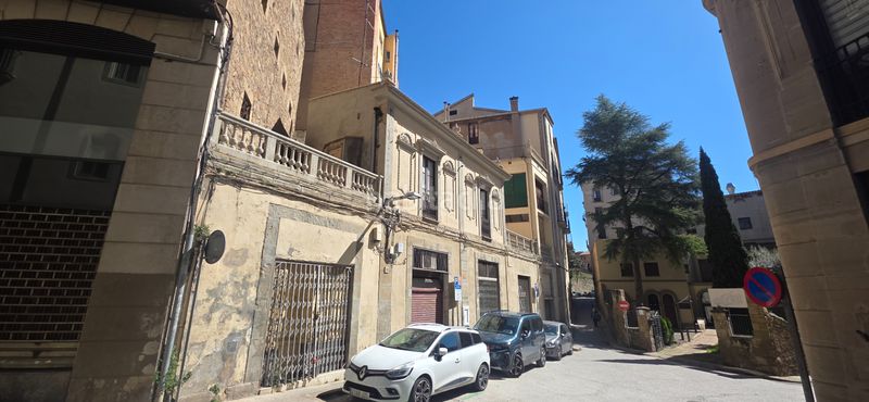 Foto f5f58409-3cde-400f-ab8b-846efed7a79c. Edifici a carrer de sant miquel 35 a Barri Antic Manresa