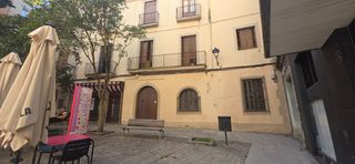 Edifici a Carrer de sant miquel 35. Oportunitat. edifici al centre històric de manresa.