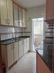 Flat  Carrer de la font dels capellans. Pis molt ben conservat  t�pic octagonal