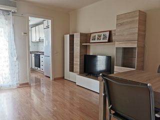 Flat  Carrer de font i quer. Zona poble nou.3� pis sense ascensor amb terrassa i balc�.