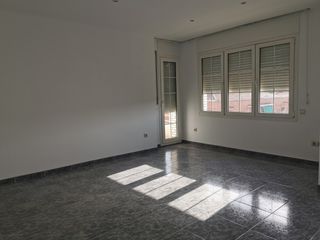 Zweistöckige Wohnung  Carrer de francesc moragas. Dúplex molt ben conservat amb 4 habitacions,2 terrasses més 2 ba
