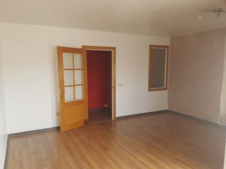 Flat  Plaça del rector roc garcia. Pis ampli de 4 habs conservat!