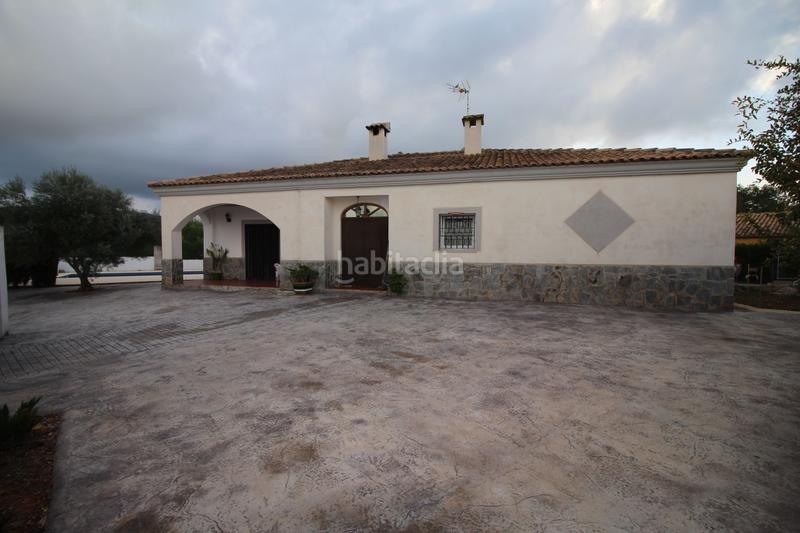 Foto e2404ee9-aae3-4602-a696-65ea18d48af8. Chalet avec parking piscine dans Catadau