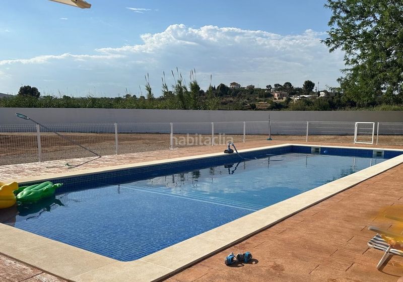 Foto 3dcddad7-d1a6-4954-badc-758cfd37f7c4. Xalet amb xemeneia aparcament piscina a Carlet