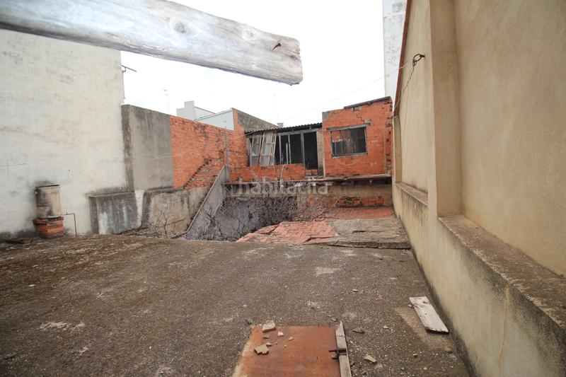 Foto 23c61afe-53b4-4630-99eb-8760fa6f26e2. Casa  con mucha fachada zona centro en Carlet