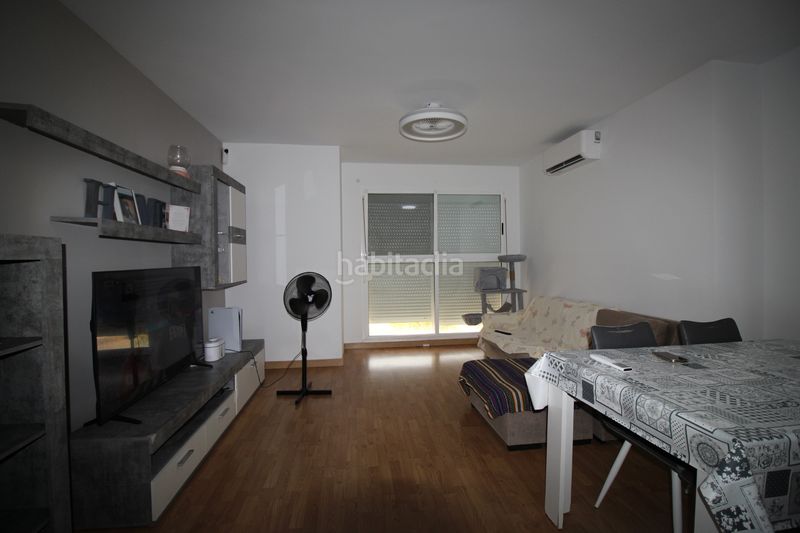 Foto bd58114a-ecfe-49eb-abf2-6aa17dfd2b42. Pis amb aparcament a Carlet