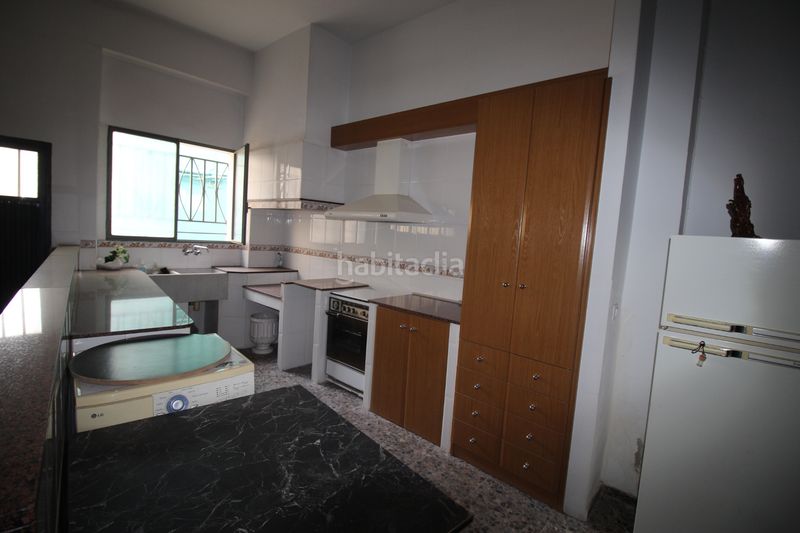 Foto c1f28d0d-e643-4b61-88fe-eca47a1414cf. Casa amb xemeneia aparcament a Carlet