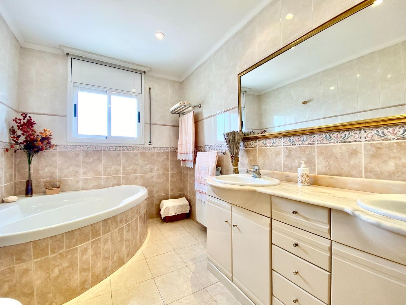 EN VENTA CHALET INDEPENDIENTE en la LlosaCambrils cerca del mar. Cambrils