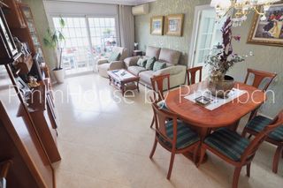 Rent Penthouse  Carrer de mª aurèlia capmany. Piso en alquiler de temporada de 3 dormitorios y 2 baños