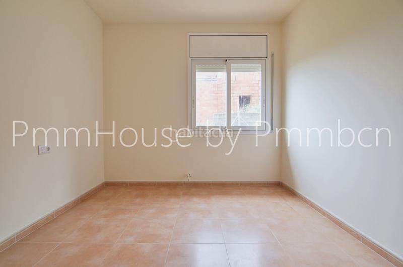 Foto 0d16e5df-8376-4720-851a-013a1b3aa06e. Xalet amb xemeneia aparcament a Mediona