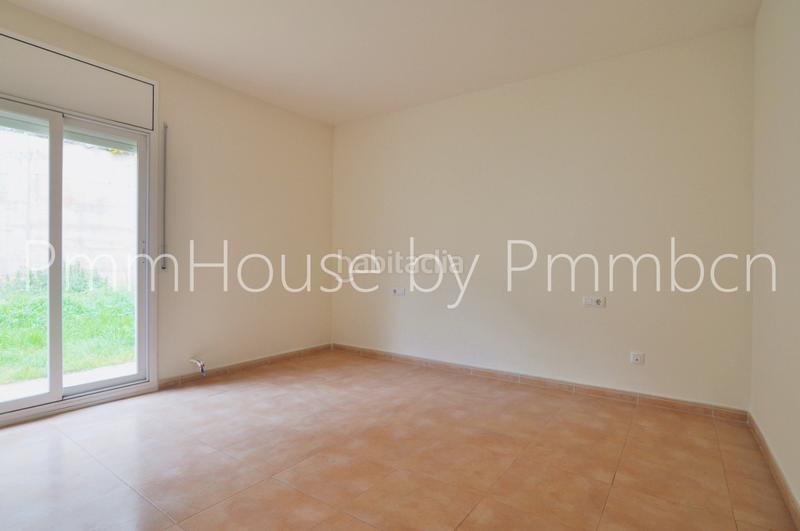 Foto d5bd18e8-a0bb-4610-a3fc-51c4b0cc11c1. Xalet amb xemeneia aparcament a Mediona