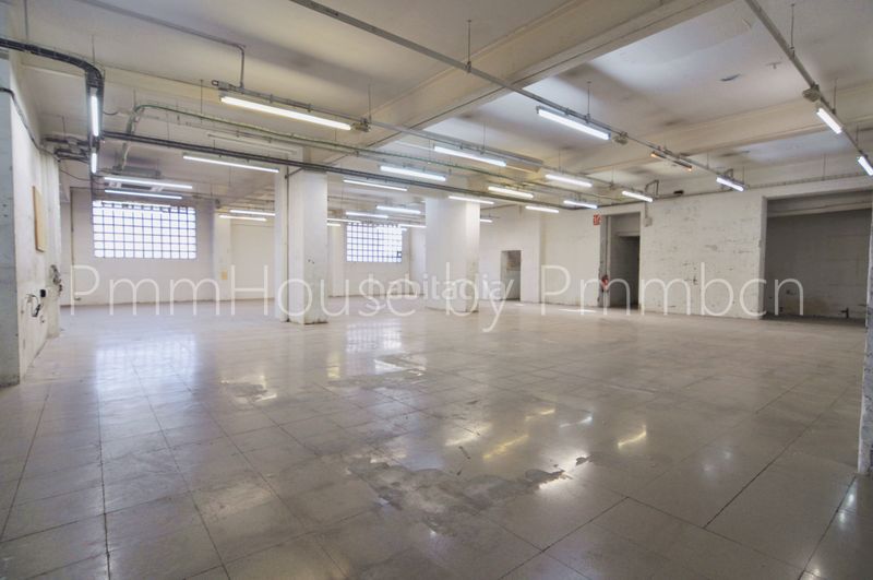 Foto 42cad899-d7ff-45cb-81db-45abde21c18d. Nau industrial a Provençals del Poblenou Barcelona