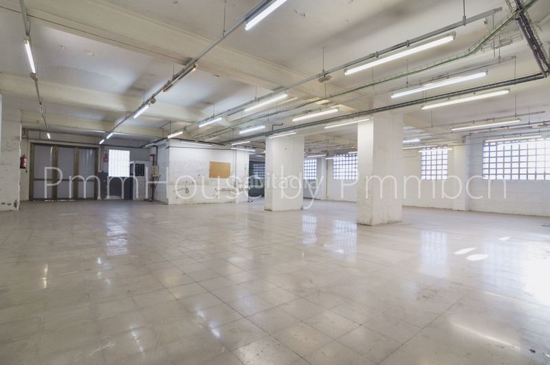 Foto f317a70d-fa3b-4315-8e26-4e89cf427ec1. Nau industrial a Provençals del Poblenou Barcelona