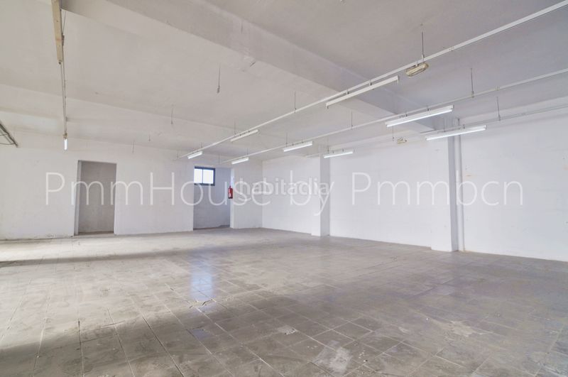 Foto f62f1b51-e12d-4528-a5db-4257e00754eb. Nau industrial a Provençals del Poblenou Barcelona