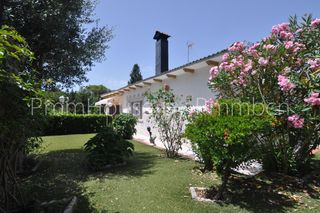Chalet  Carrer catalunya. Casa de 4 dormitorios y 2 baños en la font del bosc