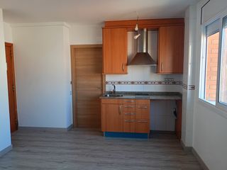 Loft  Carrer de jerez. Loft en buen estado