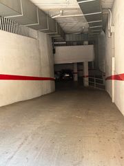 Aparcament cotxe a Carrer d'Amposta