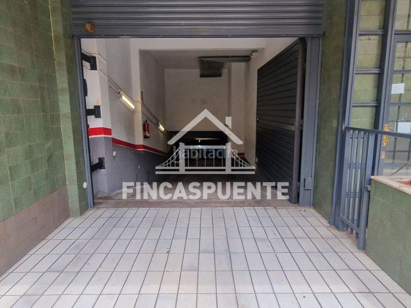 Foto 95c62f5a-3cca-4807-9d3b-d0a2087f88bd. Aparcament cotxe a El Camp de l´Arpa del Clot Barcelona