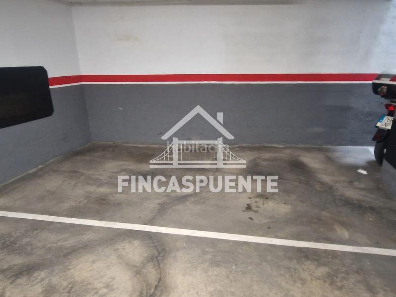 Foto 310a5a86-1c73-4f2d-9852-5e3fac5bf08c. Parking coche en El Camp de l´Arpa del Clot Barcelona