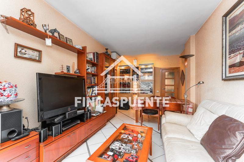 Foto 89b02271-9527-4bbc-99fb-7ed0b7b7adeb. Piso en El Camp de l´Arpa del Clot Barcelona