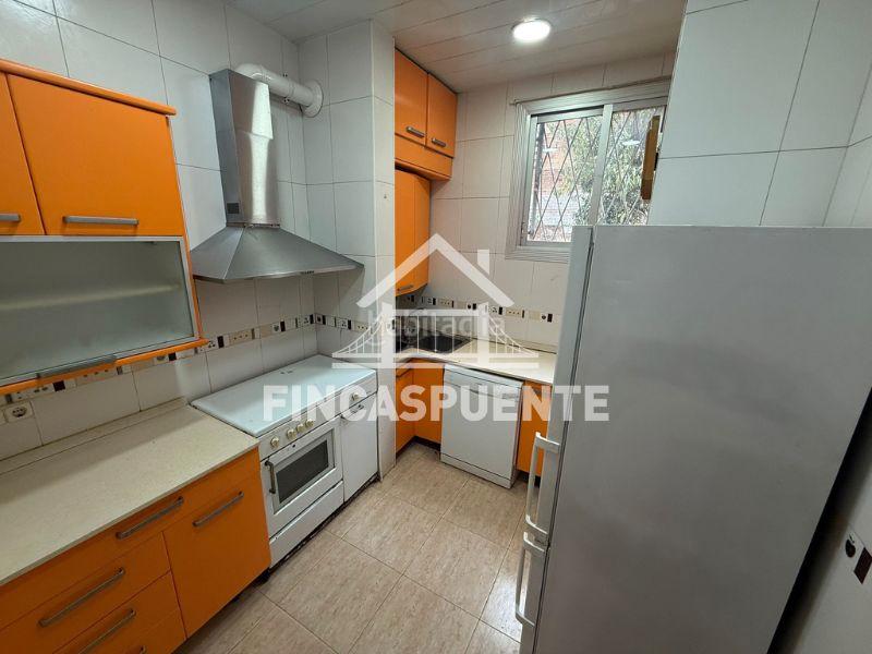 Foto db01179d-8da4-48f6-8ff7-92dbda940a3a. Piso en El Camp de l´Arpa del Clot Barcelona