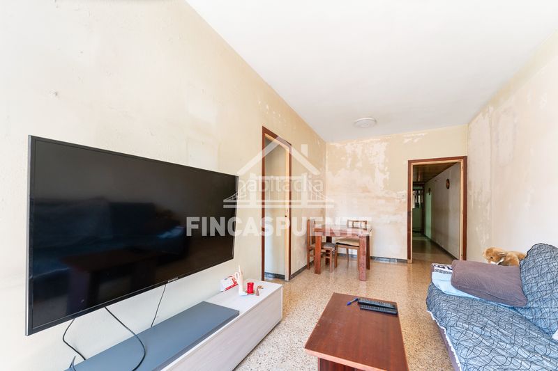 Foto 500e2fa5-4145-4863-b0d7-6e327cd31020. Pis a El Camp de l´Arpa del Clot Barcelona