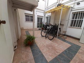 Casa a El Castell. Presentamos 2 casas unidas en la mejor zona de burjasot.