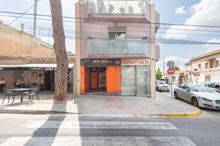 Local Comercial a La Cañada. Local comercial esquinero de 206 m2 en dos alturas en la cañada