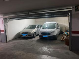 Aparcament cotxe a Parc Central. Plaza de garaje en avenida alta