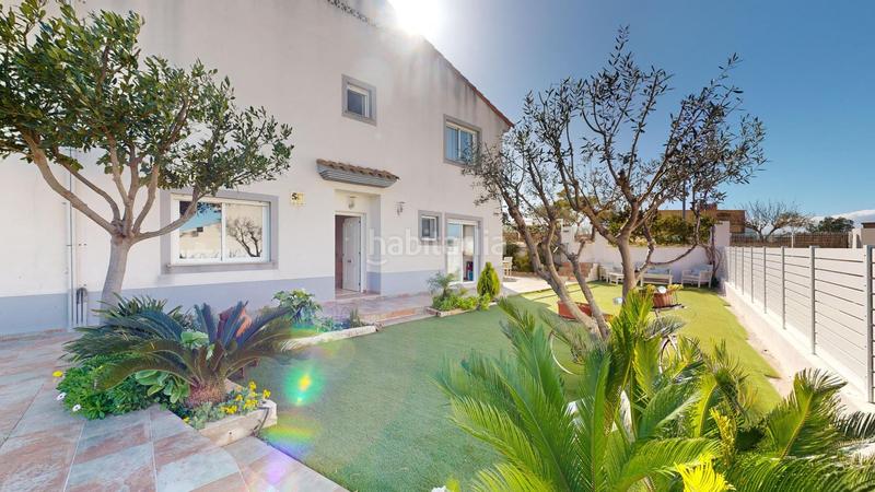 Foto a0a0aa1f-ba07-4702-b83d-dfce26b163f8. Chalet  adosado en turis en Turís