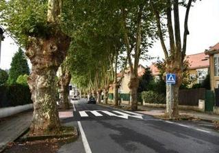 Terrain résidentiel à Cambre. Finca 740m2 en el centro de cambre