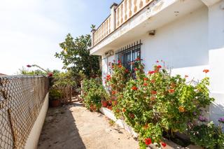 Casa aparellada a Santa Bárbara. Pareado rústico en diseminado lliria